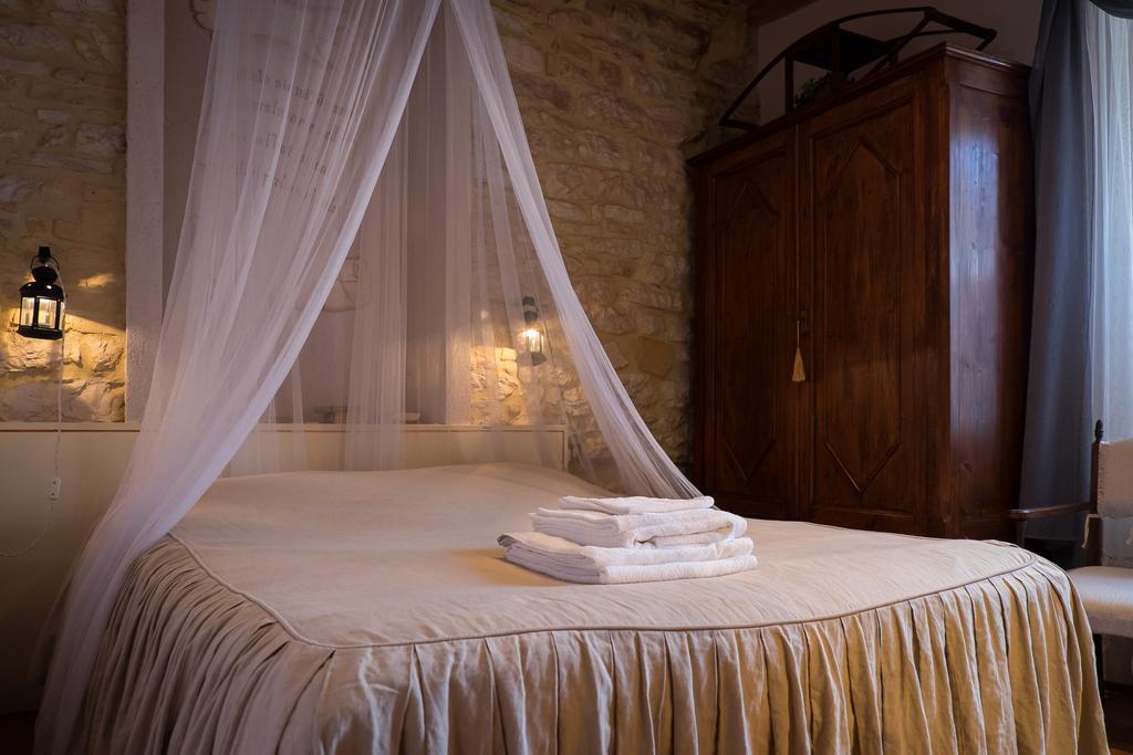 Appartamenti Turistici Vicolo S. Chiara Sassoferrato Extérieur photo