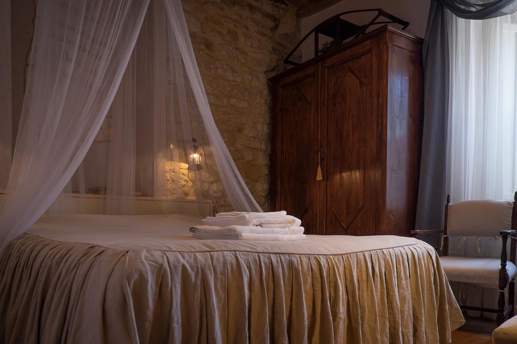 Appartamenti Turistici Vicolo S. Chiara Sassoferrato Extérieur photo