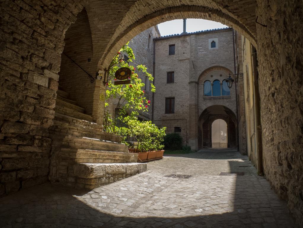 Appartamenti Turistici Vicolo S. Chiara Sassoferrato Extérieur photo